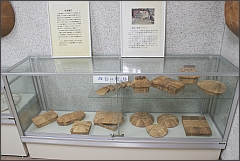 湖南市伝統工芸会館で展示されている竹皮細工1