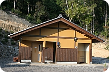 新しく建てられた善水寺のトイレ